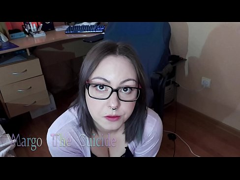 ❤️ Ragazza sexy con gli occhiali succhia il dildo profondamente sulla macchina fotografica ️ Pornoal it.vlad-massage-salon.ru ️❤